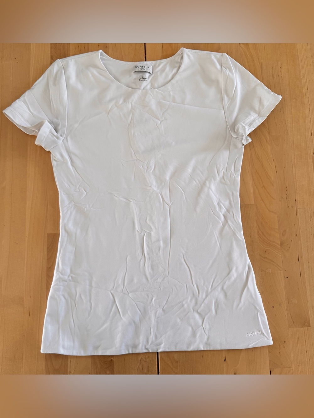 Contour Aritzia women’s white lined shirt round neck short sleeve top